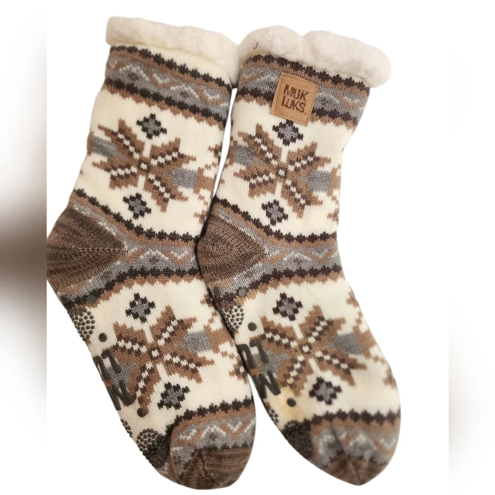 NWOT Muk Luks Women Cabin Socks Snow Flake Design Fleece Lining 1 Size Fits Most